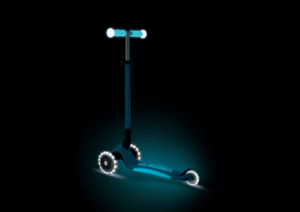 04 839 3 Wheel Glowing Scooter For Children