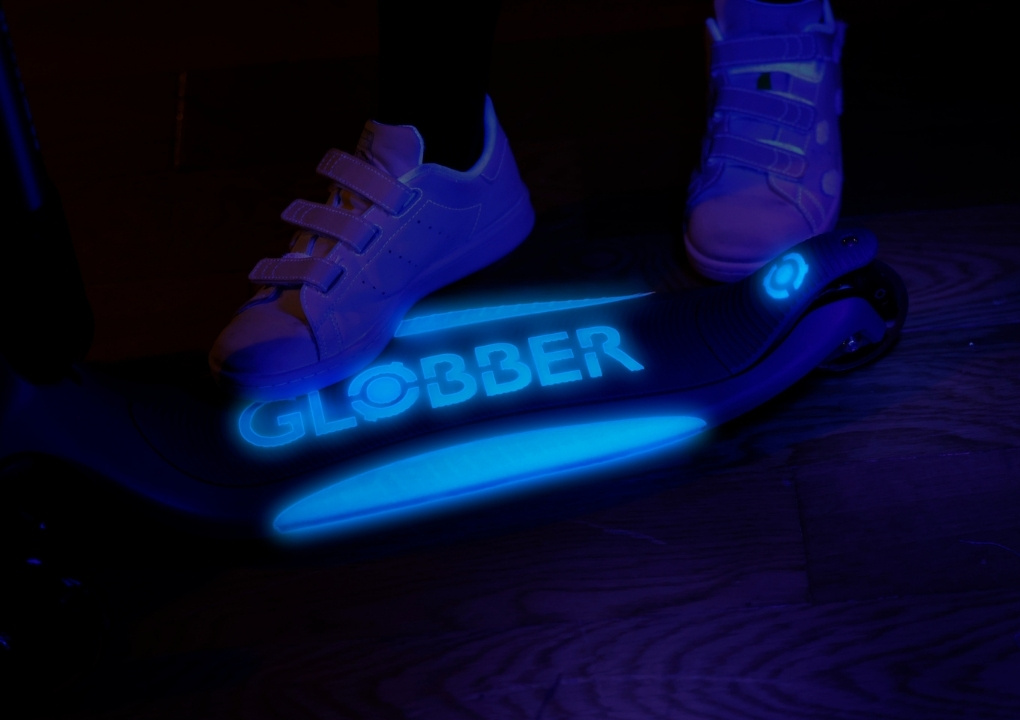 02 839 3 Wheel Glow In The Dark Scooter Deck
