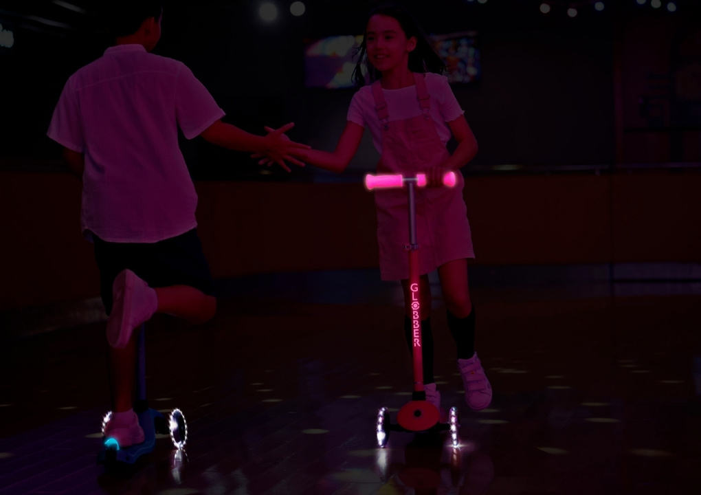 03 443 Adjustable T Bar Glow In The Dark Scooter