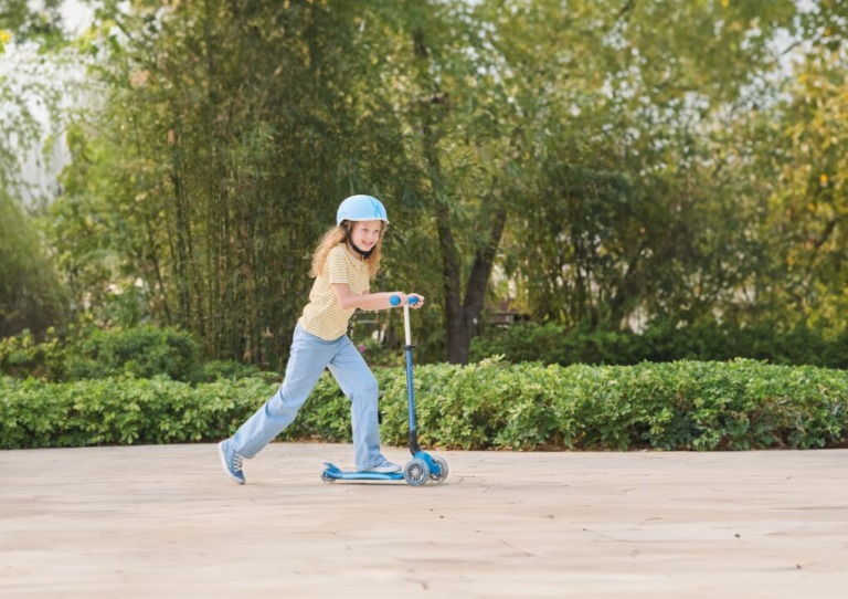 439 Xxx 2 Scooter With Flashing Wheels 768x542