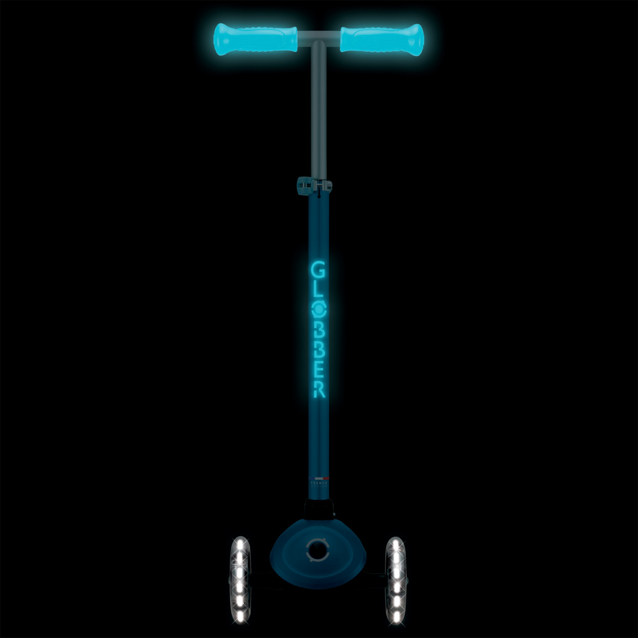 04_443-100_glow-in-the-dark-scooter-with-steering-lock