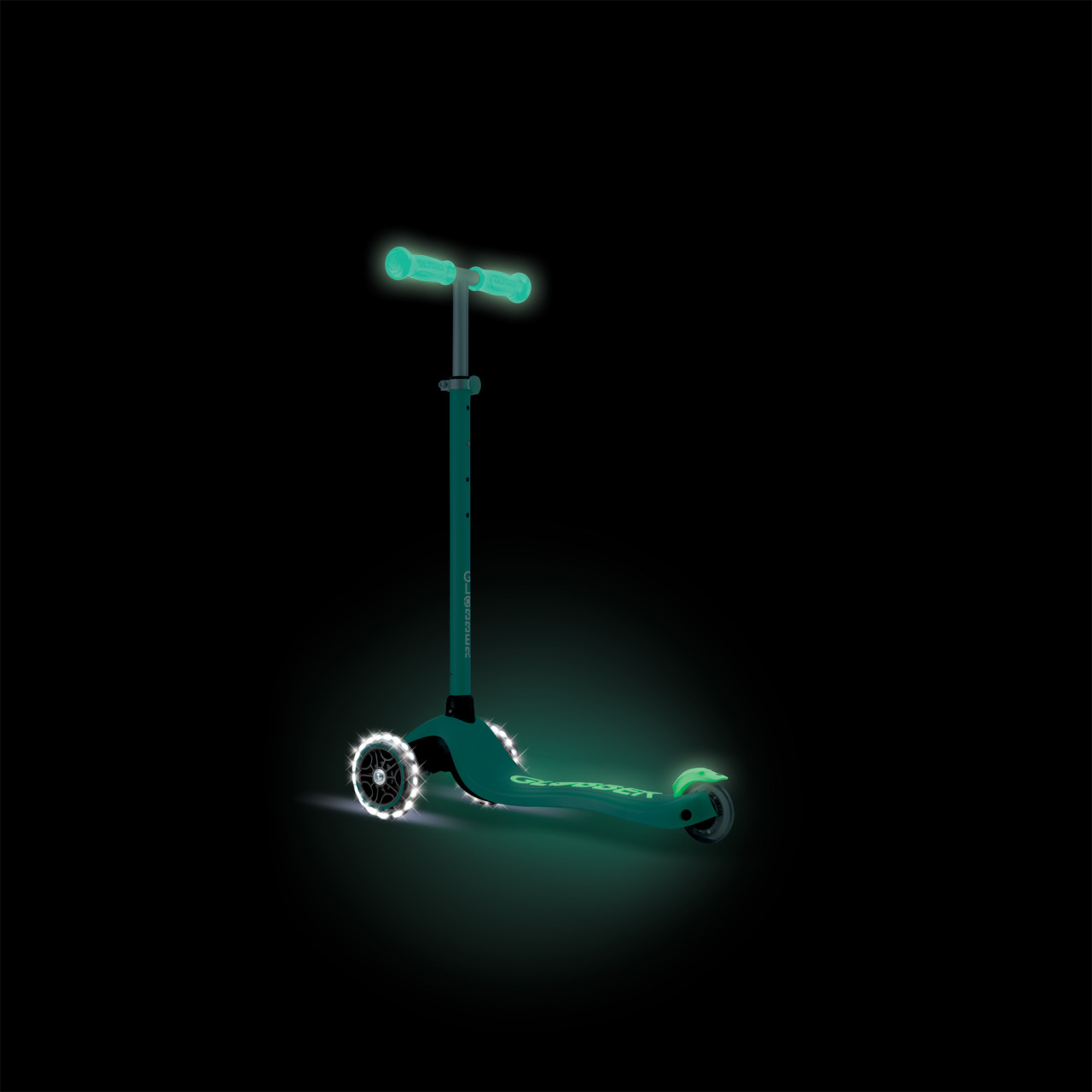 06_443-206_3-wheel-scooter-that-glows
