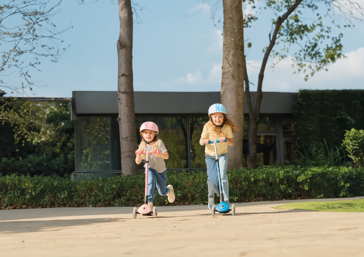 Details1 ELITE Series Battery Free LED Wheels Kids Scooter