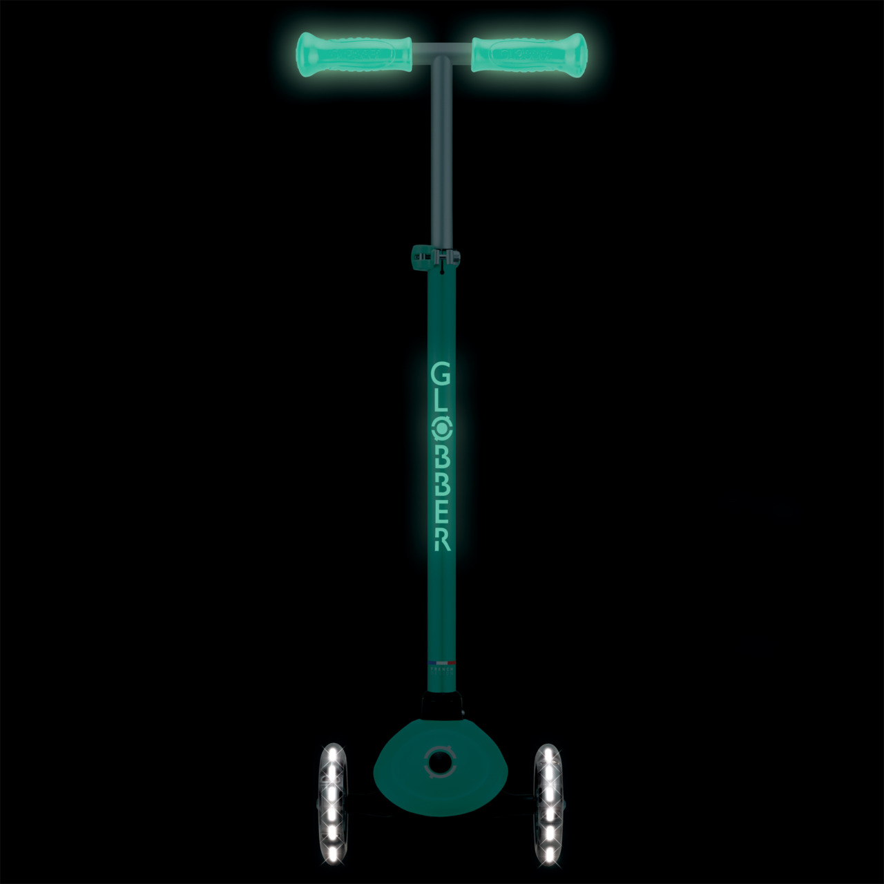 04 443 206 Glow In The Dark Scooter With Steering Lock